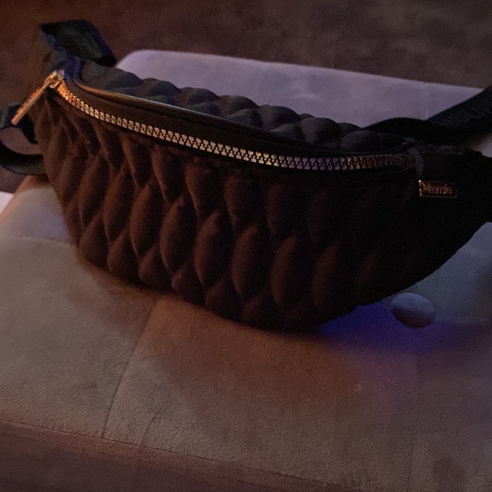 Fanny Pack. Kensie quilted. Black. NWOT